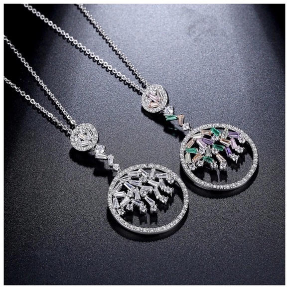 🎁 Swarovski Crystals The Imalia Circle Necklace - Picture 3 of 4